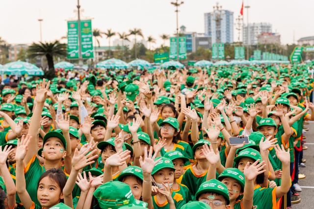 Ca sĩ nhí Đăng Bách cùng học sinh Nghệ An tham gia Ngày hội đi bộ MILO 2023 - Ảnh 6.