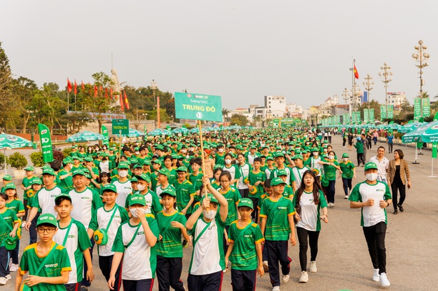 Ca sĩ nhí Đăng Bách cùng học sinh Nghệ An tham gia Ngày hội đi bộ MILO 2023 - Ảnh 8.