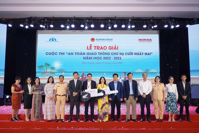Honda Việt Nam trao hơn 1000 giải thưởng cho học sinh THCS và THPT - Ảnh 2.