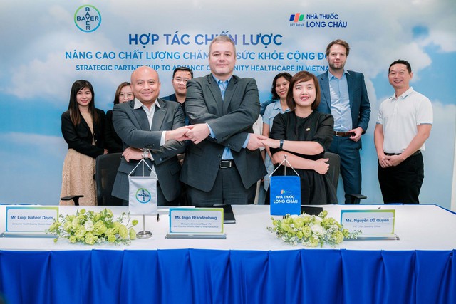 FPT Long Châu và Bayer Việt Nam ký kết hợp tác vì sức khoẻ người dân - Ảnh 1.