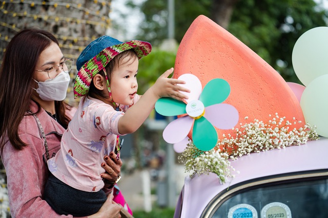 Roadshow si&ecirc;u ấn tượng: Chở cả tuổi thơ g&acirc;y thương nhớ khắp phố phường - Ảnh 5.