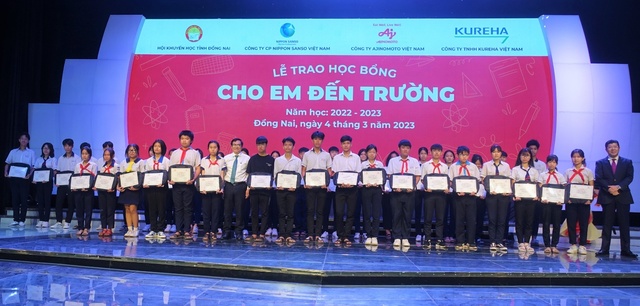 Lần thứ 19 li&ecirc;n tiếp Ajinomoto trao học bổng cho học sinh hiếu học Đồng Nai - Ảnh 1.