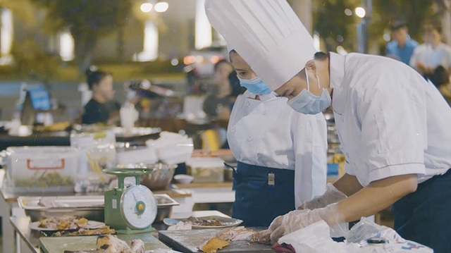 Đến Ph&uacute; Quốc United Center dịp sinh nhật đỉnh cao, đừng bỏ lỡ đặc sản b&ograve; tơ Grand World v&agrave; foodtour năm ch&acirc;u - Ảnh 1.