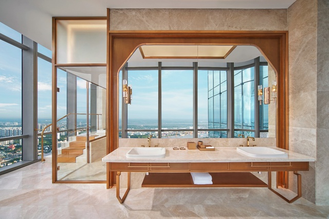 5 trải nghiệm giữa tầng m&acirc;y tại kh&aacute;ch sạn cao nhất Việt Nam - Ảnh 2.