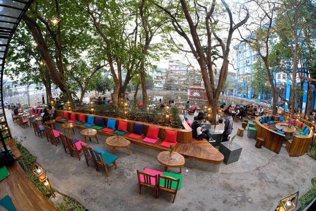 Quán cafe hơn 1000m² xanh mướt, có tất cả những gì giới trẻ cần gần Đại học Hà Nội - Ảnh 2.