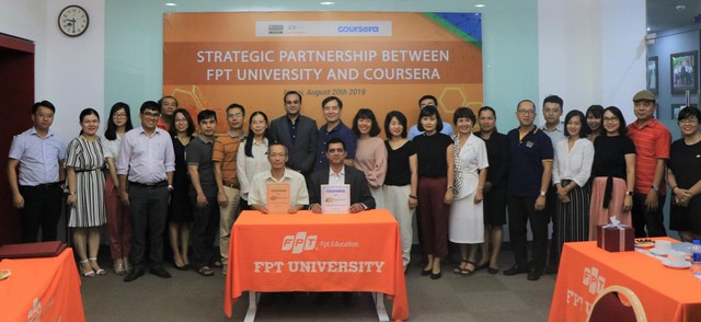 Đại học FPT nhận giải chuyển đổi số xuất sắc từ Coursera - Ảnh 3.