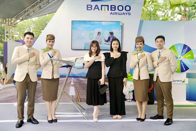 Hàng nghìn khách tham gia hoạt động cùng Bamboo Airways tại Hội chợ Du lịch quốc tế - Ảnh 1.