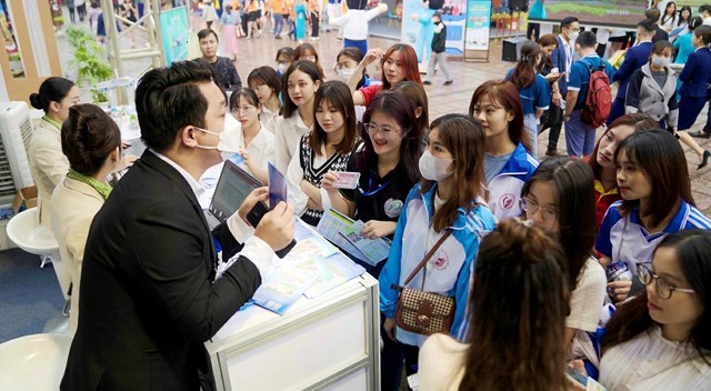 Hàng nghìn khách tham gia hoạt động cùng Bamboo Airways tại Hội chợ Du lịch quốc tế - Ảnh 5.