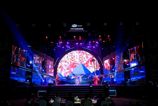 Học sinh H&agrave; Nam &ldquo;đốt ch&aacute;y&rdquo; s&acirc;n khấu Chung kết T&agrave;i năng FSchools Talent Show 2023 - Ảnh 3.