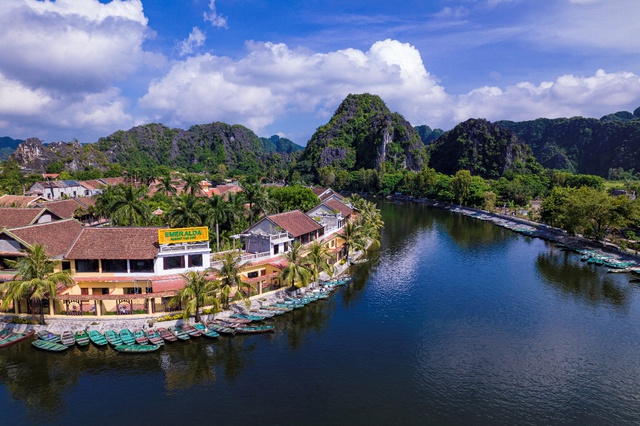 Emeralda Resort Tam Cốc - Trải nghiệm khu nghỉ đậm dấu ấn biệt phủ xứ Kinh Kỳ - Ảnh 1.