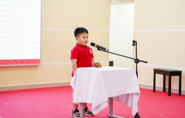 Đầu tư cho con học trường quốc tế, 3 mẹ bỉm bất ngờ trước sự dạn dĩ của các nhóc tỳ - Ảnh 4.