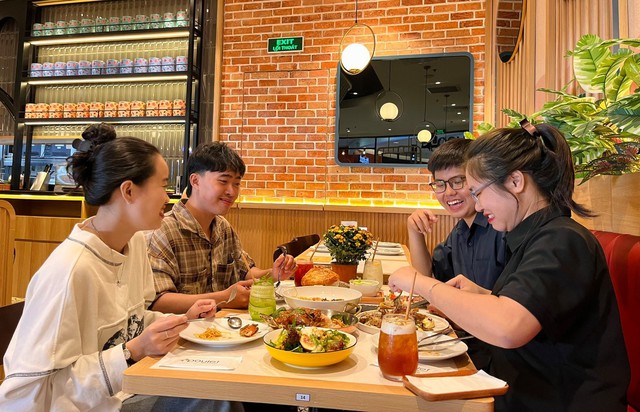 Trải nghiệm Gà nướng kiểu Pháp amazing của Poulet ngay tại Sài Gòn - Ảnh 2. Trải nghiệm Gà nướng kiểu Pháp amazing của Poulet ngay tại Sài Gòn - Ảnh 2.