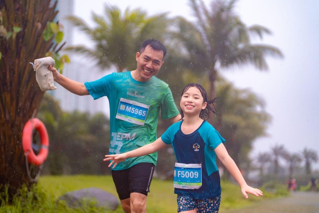 Những khoảnh khắc khó quên trên đường đua Ecopark Marathon 2023 - Ảnh 11.