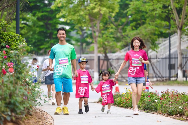 Những khoảnh khắc khó quên trên đường đua Ecopark Marathon 2023 - Ảnh 7.
