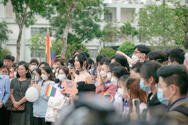 Sinh viên Cần Thơ “cháy hết mình” cùng Minh Tú và Lynk Lee trong SAFE-UNI Festival, cam kết luôn “Yêu An Toàn” - Ảnh 6.