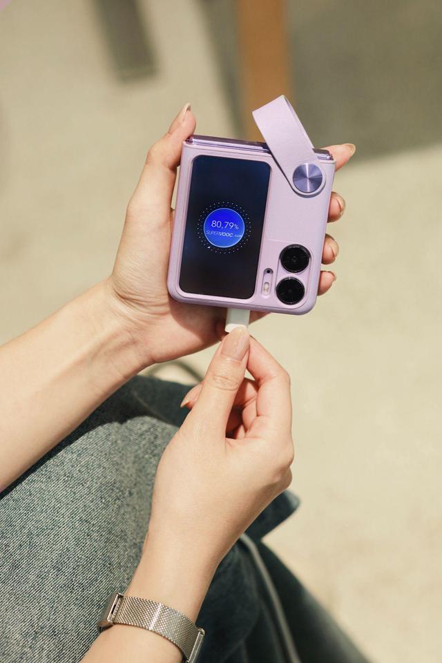 Ngọc Thanh T&acirc;m v&agrave; Kh&aacute;nh Vy đều th&iacute;ch m&ecirc; OPPO Find N2 Flip, l&yacute; do v&igrave; sao? - Ảnh 6.