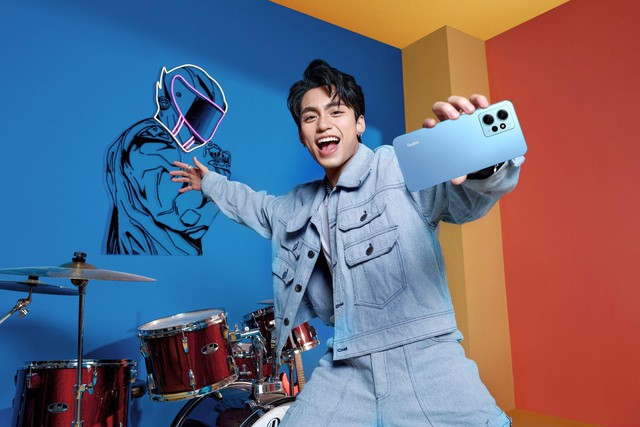 MONO tung bộ ảnh nhan sắc rạng ngời nh&acirc;n dịp Redmi Note 12 đạt doanh thu &ldquo;khủng&rdquo; - Ảnh 1.
