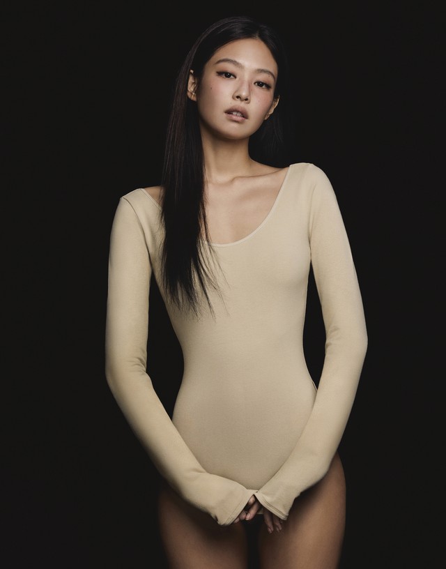 Calvin Klein kết hợp c&ugrave;ng Jennie (BLACKPINK) ra mắt BST phi&ecirc;n bản giới hạn - Ảnh 6.