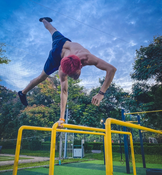 Nam sinh FPT nắm xà luyện street workout mỗi ngày, vì trường đầu tư sân tập xịn thế cơ mà - Ảnh 2.