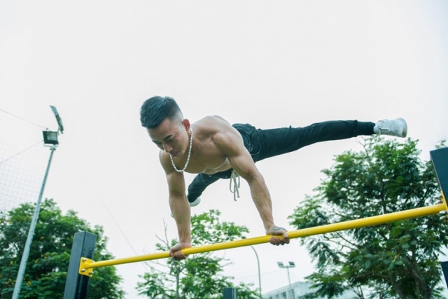 Nam sinh FPT nắm xà luyện street workout mỗi ngày, vì trường đầu tư sân tập xịn thế cơ mà - Ảnh 5.