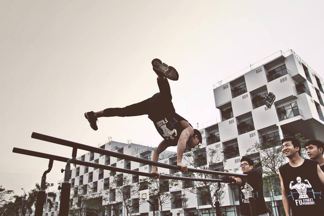 Nam sinh FPT nắm xà luyện street workout mỗi ngày, vì trường đầu tư sân tập xịn thế cơ mà - Ảnh 7.