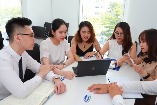 Vinamilk dẫn đầu Top 100 Nh&agrave; tuyển dụng được y&ecirc;u th&iacute;ch nhất năm 2022 của CareerBuilder - Ảnh 2.