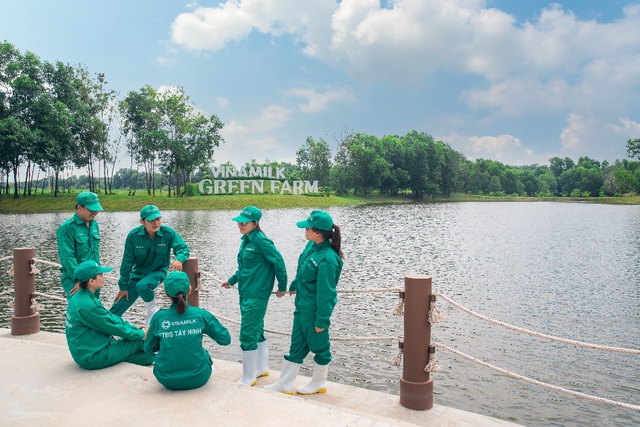 Vinamilk dẫn đầu Top 100 Nh&agrave; tuyển dụng được y&ecirc;u th&iacute;ch nhất năm 2022 của CareerBuilder - Ảnh 3.