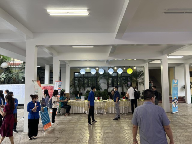 Lộ diện căng tin giảng đường một trường đại học có tổ hợp ẩm thực cao cấp như khu nghỉ dưỡng - Ảnh 6.
