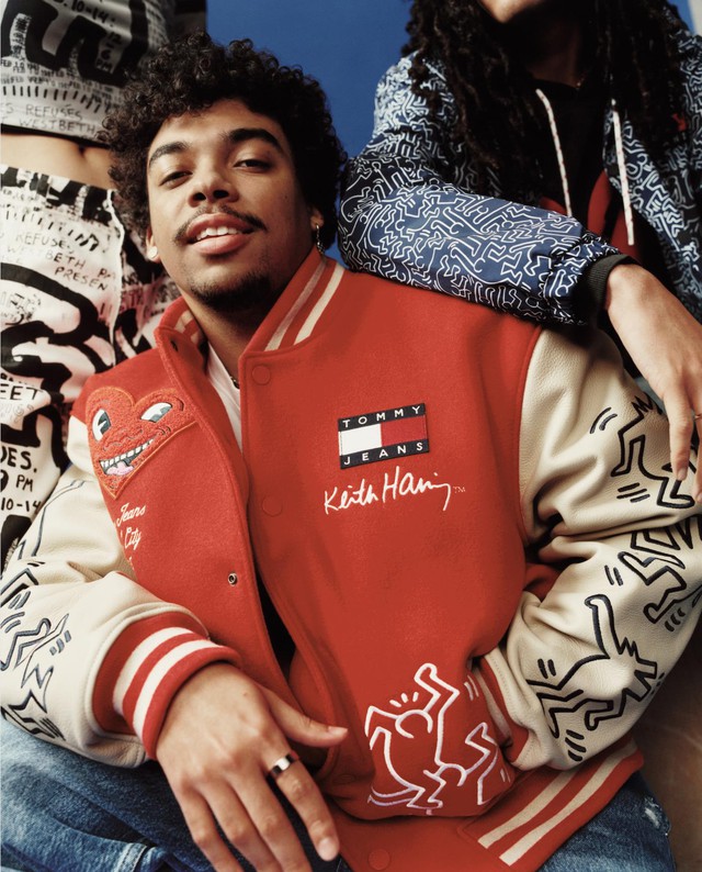 Tommy Hilfiger kết hợp c&ugrave;ng nghệ sĩ Keith Haring ra mắt BST phi&ecirc;n bản giới hạn Tommy Jeans - Ảnh 1.