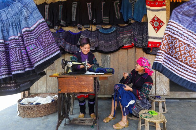 Fansipan mát như tủ lạnh, du khách rủ nhau lên săn mây, ngắm thung lũng hoa hồng lớn nhất Việt Nam - Ảnh 8.
