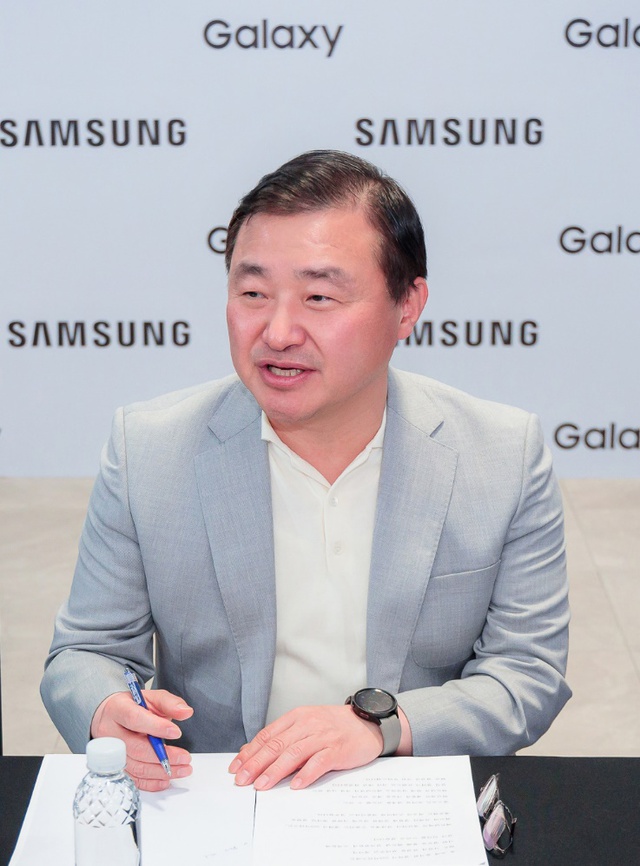 Chủ tịch Samsung: 50% thị phần smartphone Việt là các máy cao cấp - Ảnh 2.
