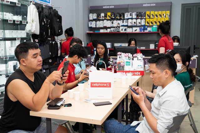 CellphoneS mở b&aacute;n th&ecirc;m hai phi&ecirc;n bản Redmi Note 12 series - Ảnh 1.