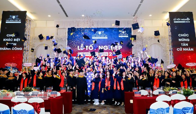 Những khoảnh khắc ấn tượng trong ngày lễ tốt nghiệp của hơn 300 sinh viên Cao đẳng Việt Mỹ - Ảnh 7.