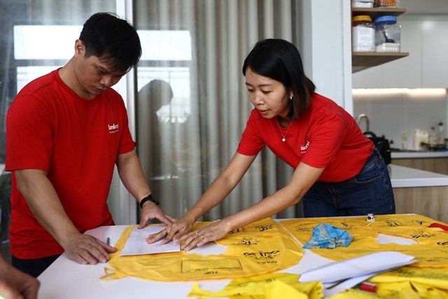 Sáng kiến tái chế áo phao cứu hộ của Vietnam Airlines - Ảnh 1.