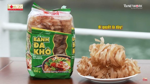 Bích Phương nói là làm: Trở lại với show giải trí “Hành Trình Rực Rỡ” do VIFON tài trợ, còn tự tay lột hải sản cho “tiền bối” - Ảnh 4.