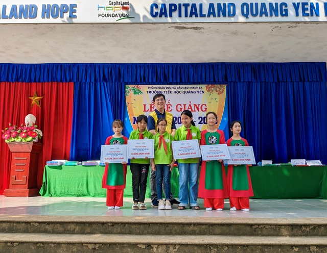 CapitaLand Development hỗ trợ dụng cụ học tập cho 1.400 học sinh tại Việt Nam - Ảnh 1.