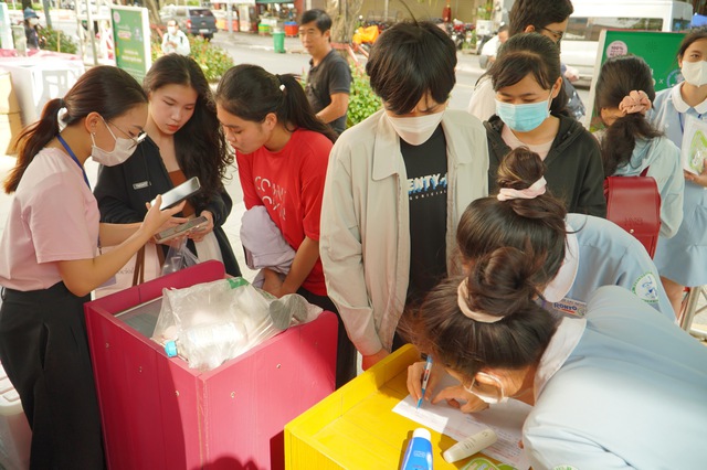Giới trẻ hào hứng với chiến dịch “Làm đẹp không lãng phí”, mua sắm thông minh hơn để bảo vệ môi trường - Ảnh 3.