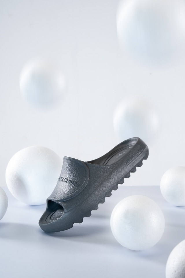 Phép thử của người tiêu dùng Việt về thương hiệu Sneaker Buzz Cloud Slide - Ảnh 5.