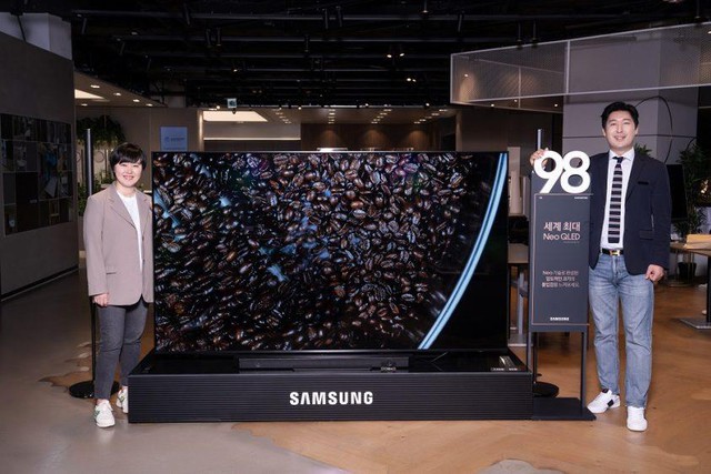 &ldquo;G&atilde; khổng lồ&rdquo; Samsung giới thiệu TV 4K khổng lồ 98 inch, đẳng cấp l&agrave; m&atilde;i m&atilde;i - Ảnh 3.