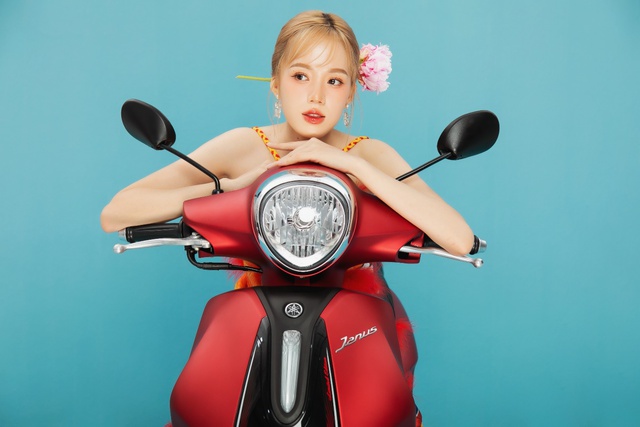 Fanny Trần, M&egrave;o Sao Hỏa m&ecirc; mẩn m&oacute;n phụ kiện si&ecirc;u hot m&ugrave;a h&egrave; n&agrave;y - Ảnh 1.