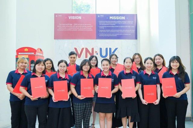 Cơ hội việc l&agrave;m rộng mở với c&aacute;c chứng chỉ nghề nghiệp quốc tế tại VNUK - Ảnh 1.