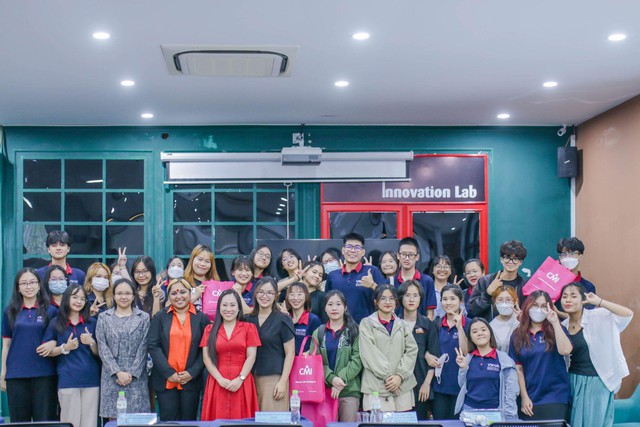 Cơ hội việc l&agrave;m rộng mở với c&aacute;c chứng chỉ nghề nghiệp quốc tế tại VNUK - Ảnh 2.