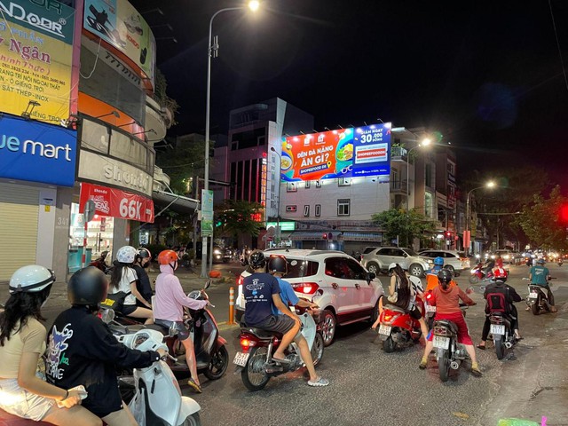 Cơn lốc m&agrave;u da cam ShopeeFood đổ bộ th&agrave;nh phố biển Đ&agrave; Nẵng, khao mời bạn b&egrave; bốn phương đồ uống miễn ph&iacute; - Ảnh 3.