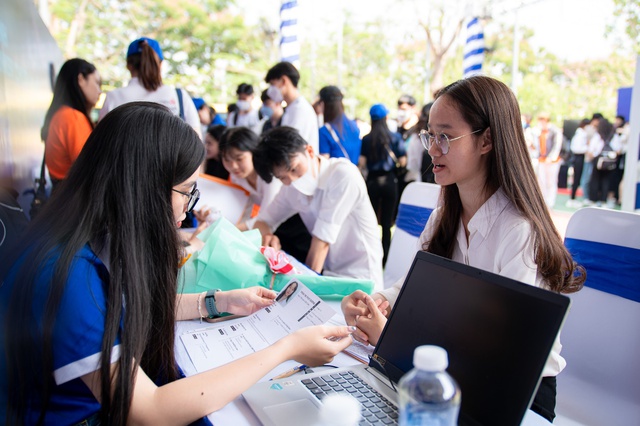 Giải ph&aacute;p đ&agrave;o tạo hiệu quả để sinh vi&ecirc;n Quản trị kinh doanh HUTECH sớm chủ động &ldquo;chọn việc&rdquo; - Ảnh 4.
