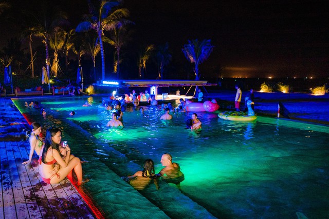 Wink Hotels tại Đà Nẵng gây ấn tượng với bãi biển Blush Beach Club - Ảnh 8.