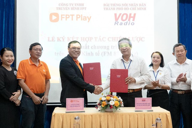 Chương tr&igrave;nh &ldquo;Một Buổi S&aacute;ng Xứng Đ&aacute;ng&rdquo; của FPT Play ph&aacute;t đồng thời tr&ecirc;n s&oacute;ng VOH - Ảnh 1.