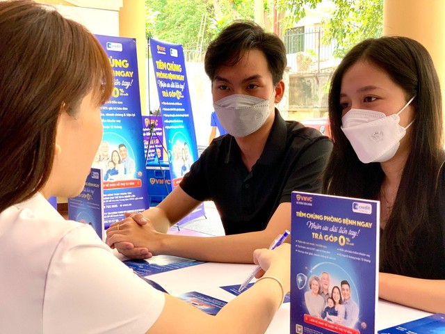 Nhiều bạn trẻ quan tâm đặt vắc xin HPV Tiêm trước, trả chi phí sau không lãi suất - Ảnh 1.