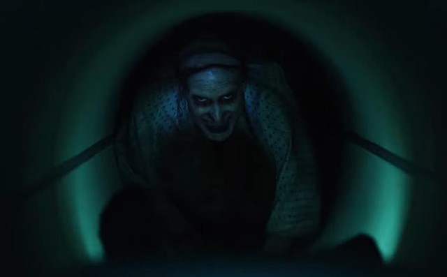 Vừa sợ vừa xúc động với Insidious 5 - Khi quỷ dữ chữa lành tình cha con nguội lạnh suốt 10 năm - Ảnh 2.