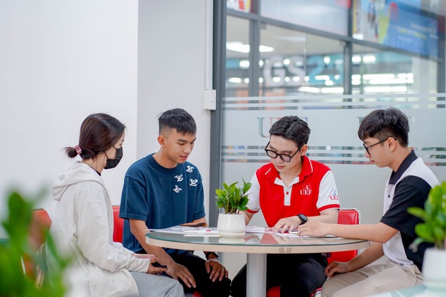 Biết điểm thi tốt nghiệp THPT 2023, hướng đi n&agrave;o d&agrave;nh cho th&iacute; sinh? - Ảnh 1.