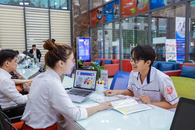 Biết điểm thi tốt nghiệp THPT 2023, hướng đi n&agrave;o d&agrave;nh cho th&iacute; sinh? - Ảnh 2.
